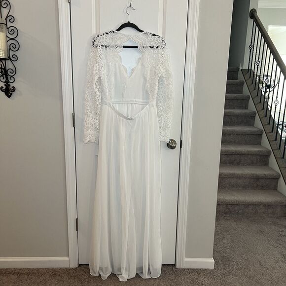 Elegant White Lace Maxi Dress - Picture 2 of 7